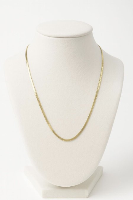 عقد بلون ذهبي بشكل جلد الافعى