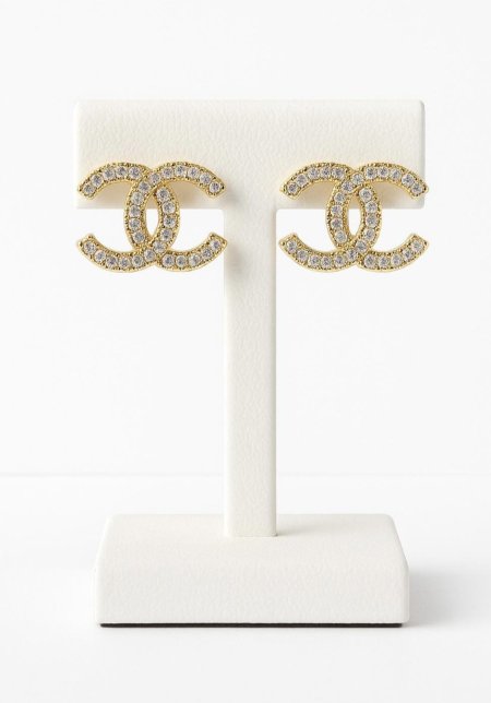 حلق شانيل ذهبي بزركون