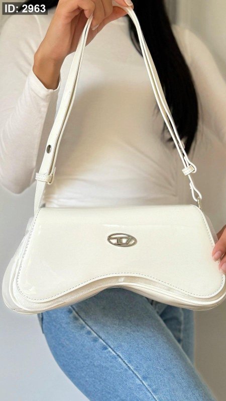 شنطة ديزل اللون الابيض