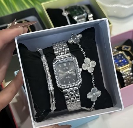 ساعة Rolex + اسوارتين